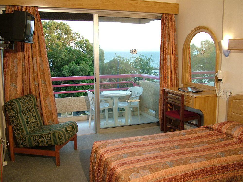לימסול Arsinoe Beach Hotel מראה חיצוני תמונה